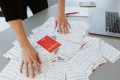 Übersicht der UXMA Methodenkarten ausgebreitet auf einem Tisch