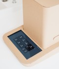 The pictures show a prototype of the scale with the interface in the dark mode.